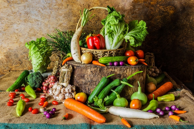 Bodegón Verduras, Hierbas Y Frutas.