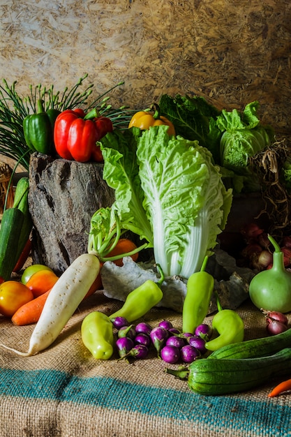 Bodegón Verduras, Hierbas Y Frutas.