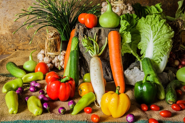 Bodegón Verduras, Hierbas Y Frutas.