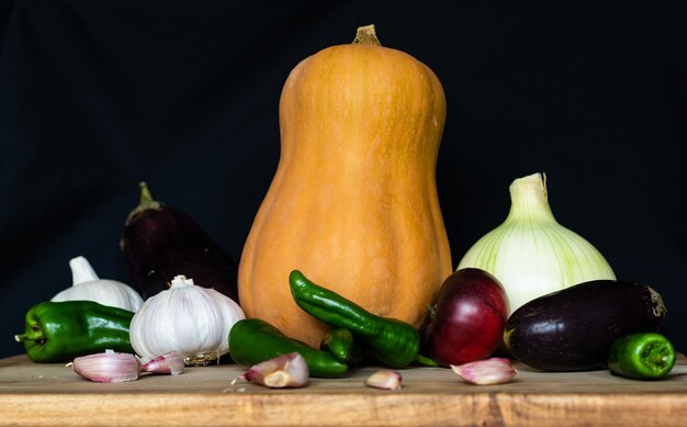 Bodegón de verduras de una huerta orgánica