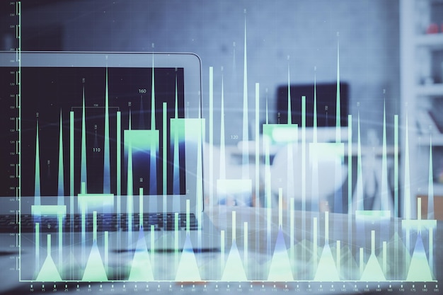 Börsendiagramm auf Hintergrund mit Schreibtisch und PC Doppelbelichtung Konzept der Finanzanalyse