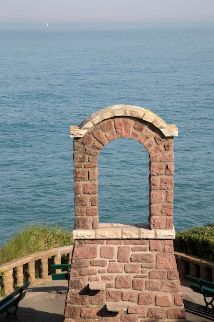 Bogen auf Landzunge in Biarritz, Frankreich