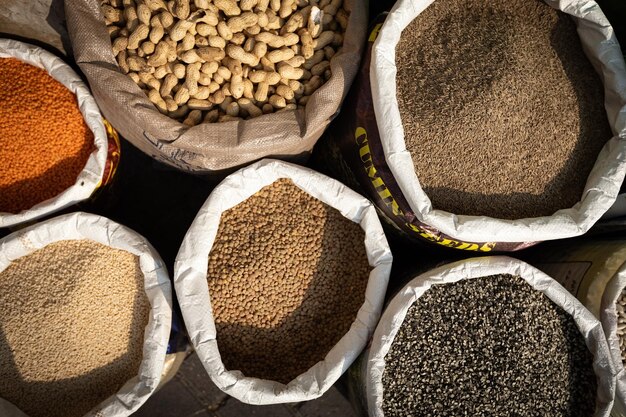 Foto bohnen und getreide auf dem arabischen markt in bahrain manama souq