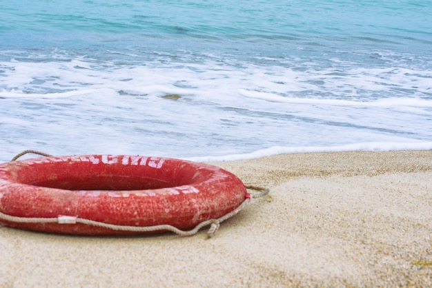 Bóias de vida na praia