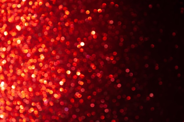 Bokeh abstracto de imagen suave rojo oscuro con fondo claro. Elegancia de luz nocturna de color rojo, granate, negro, telón de fondo suave, diseño de arte para año nuevo, brillo brillante de Navidad o día especial.