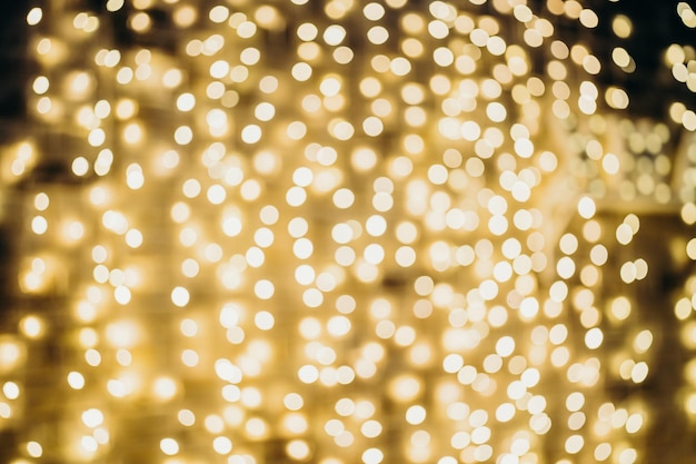 bokeh amarelo de uma guirlanda de natal