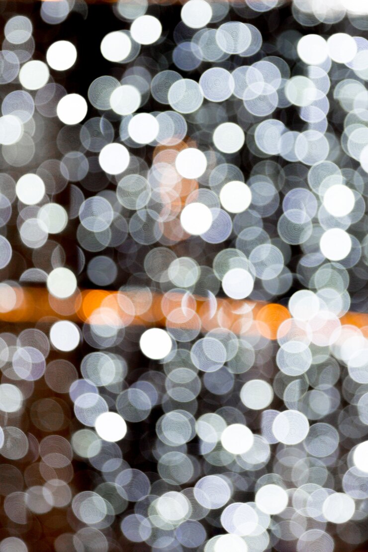 Foto bokeh blanco abstracto desenfocado sobre fondo negro. desenfocado y borroso muchas luces redondas.
