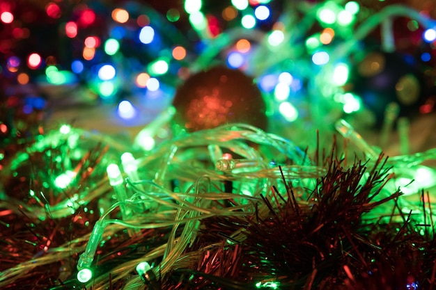 Bokeh colorido de Natal luzes cintilantes de néon fundo abstrato turva padrão bolas coloridas
