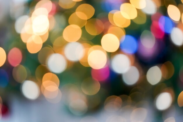 Bokeh colorido y hermoso del círculo borroso, fondo desenfocado en el concepto y el tema de la Navidad.