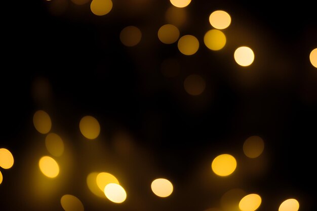 Foto bokeh dorado en un fondo oscuro