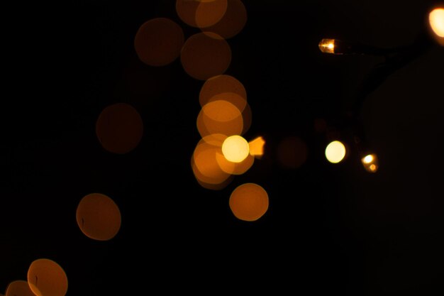 Bokeh-Effekt, goldene Lichter, schwarzer Hintergrund, funkelnde Sterne, abstrakt, glitzernd, Weltraum, kosmische Welle