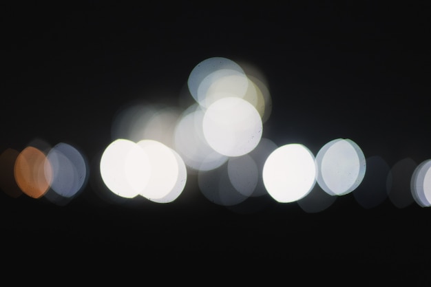 Bokeh Lichter in einer Stadt in der Nacht