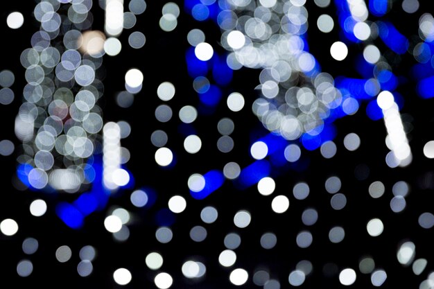 Bokeh luces blancas sobre negro