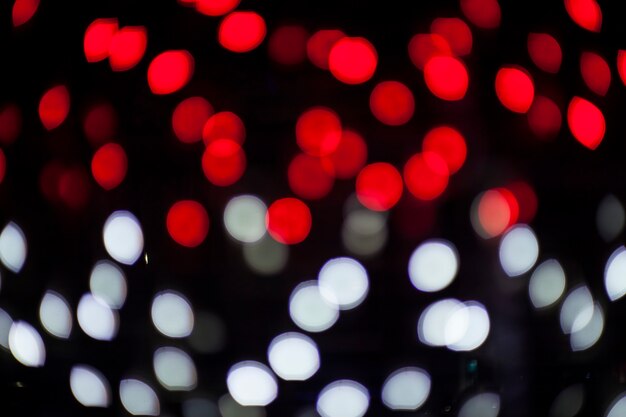 Bokeh de luces borrosas por la noche.