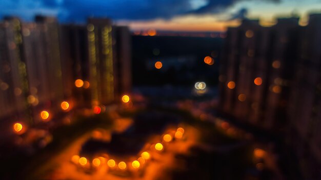 Bokeh de telón de fondo de la ciudad de noche horizontal