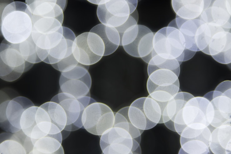 Foto bokeh vivo en el estilo de color suave para el fondo de la luz de navidad