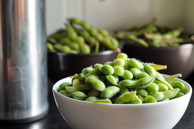 Bol de feijão edamame refrigerador de água levemente delineado