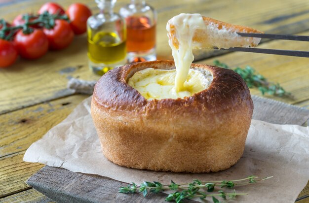 Bol de pan de camembert