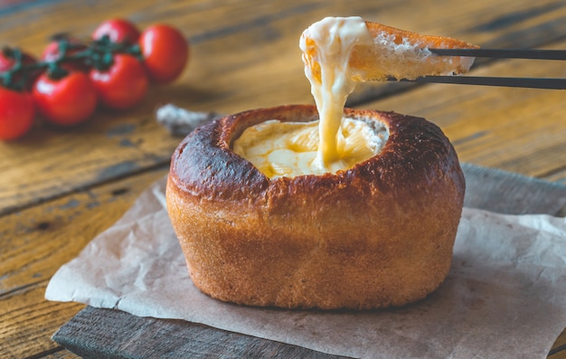 Bol de pan de camembert