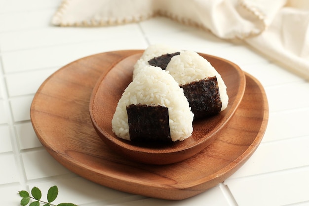 Bola de arroz de onigiri