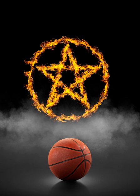 Bola de baloncesto y anillo estrella de fuego en fondo de humo negro