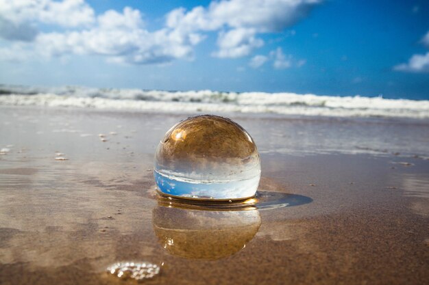 Bola de cristal en el mar