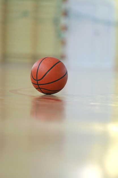 bola de basquete indoor na escola e ginásio