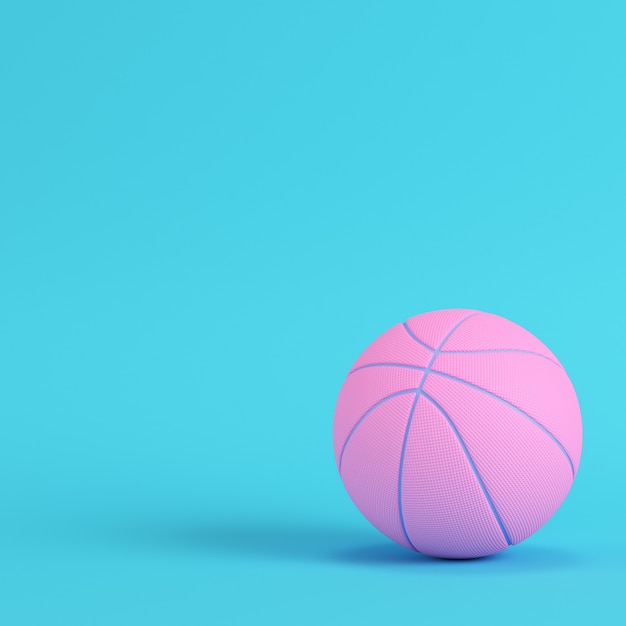 Bola de basquete rosa em fundo azul brilhante