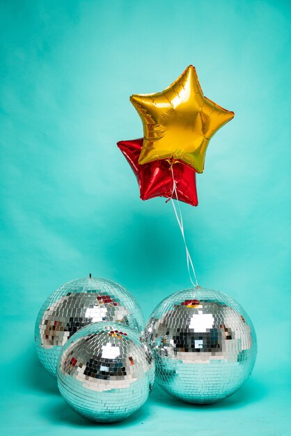 Foto bola de discoteca em fundo azul