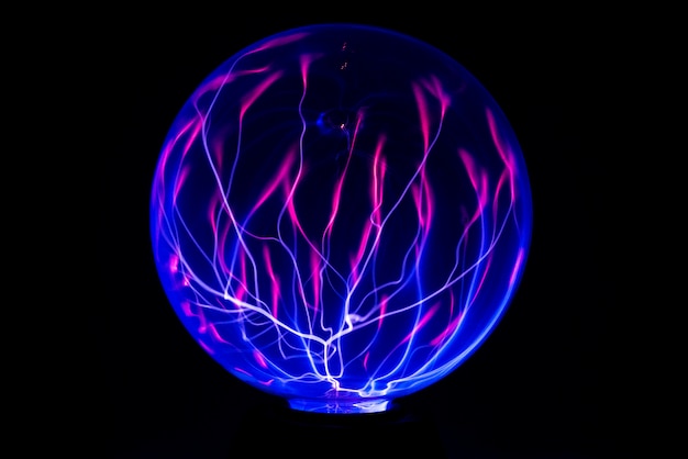 Bola de fogo de eletricidade. Foto abstrata de ondas elétricas. Eletricidade estática - Imagem Stock