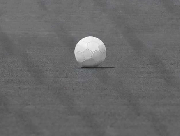 Bola de futebol branca no campo de jogo preto