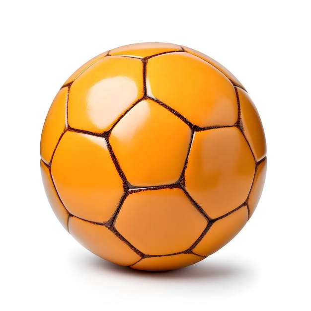 Bola de futebol laranja isolada em fundo branco