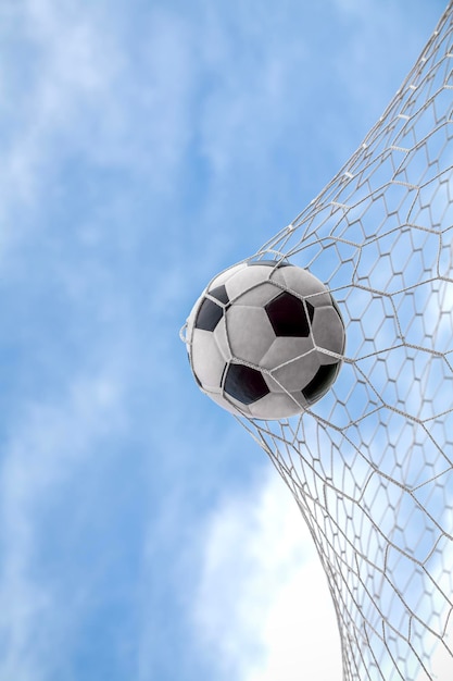 bola de futebol no gol com fundo de rede jogador de futebol atirar uma bola de couro para fazer uma pontuação