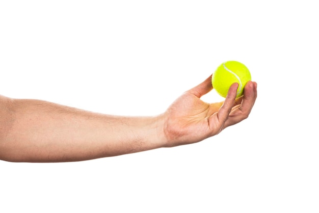 Foto bola de tênis na mão masculina isolada em um fundo branco