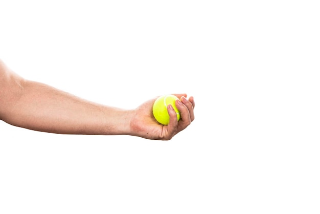 Foto bola de tênis na mão masculina isolada em um fundo branco
