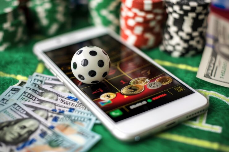 Bola de fútbol equilibrada en un teléfono inteligente con fichas de casino y billetes de dólar concepto de apuestas deportivas