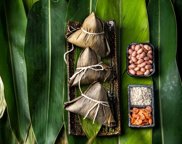 Bola de masa de arroz zongzi para Dragon Boat Festival (Festival Duanwu)