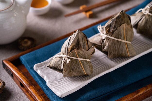 Bola de masa hervida de arroz Zongzi para la comida del Festival del Bote del Dragón de Duanwu