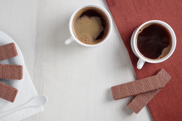 Bolachas com recheio e café