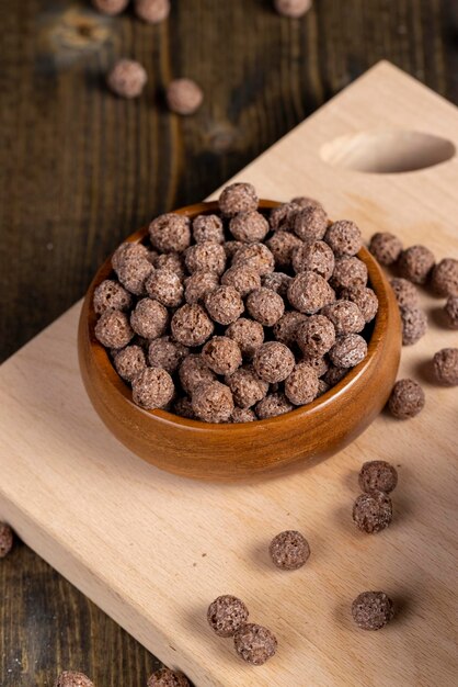 las bolas de chocolate se utilizan como desayuno seco con la adición de leche o yogur. Las bolas de chocolate se utilizan para cocinar rápidamente con productos lácteos.