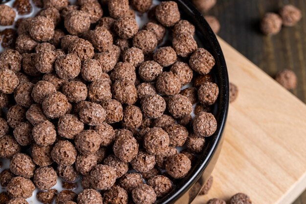 Las bolas de chocolate se utilizan como desayuno seco con la adición de leche o yogur.