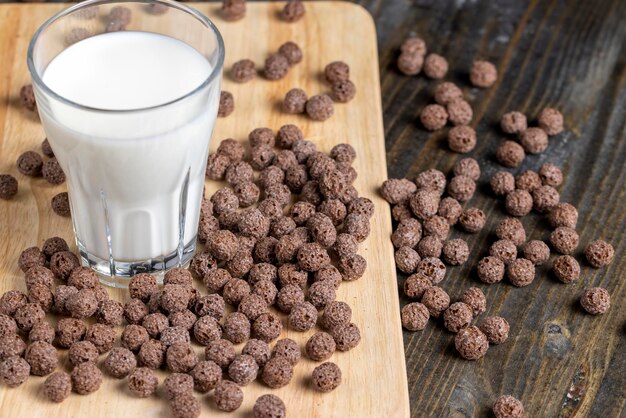 Las bolas de chocolate se utilizan como desayuno seco con la adición de leche o yogur.