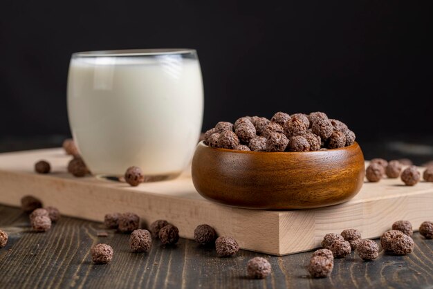 Las bolas de chocolate se utilizan como desayuno seco con la adición de leche o yogur.