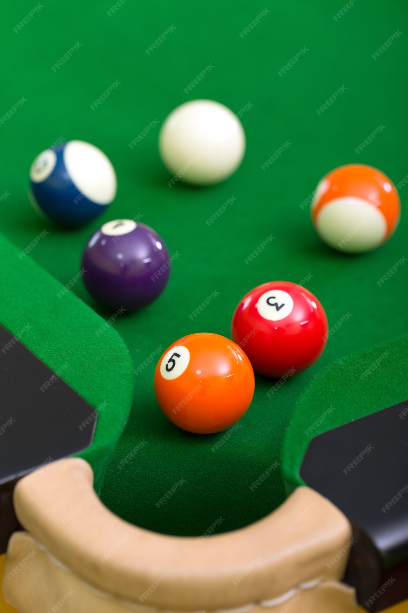 Bolas de bilhar na mesa verde, closeup, ninguém, jogo de sinuca