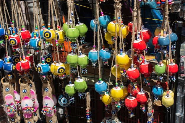 Bolas de cerâmica turca coloridas como lembranças