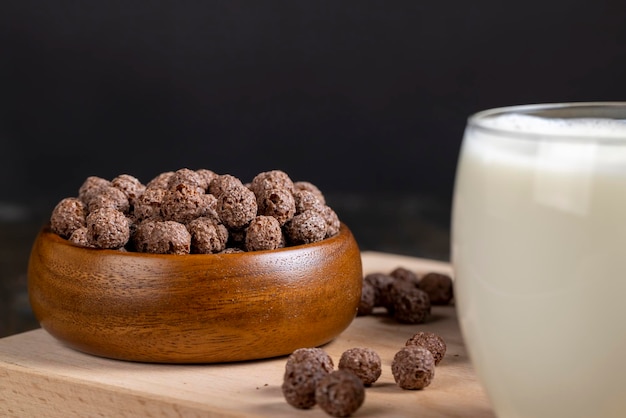 Bolas de chocolate são usadas como café da manhã seco com adição de leite ou iogurte