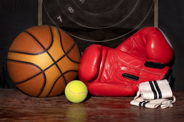 Bolas de equipamento desportivo e luvas de boxe apostas desportivas