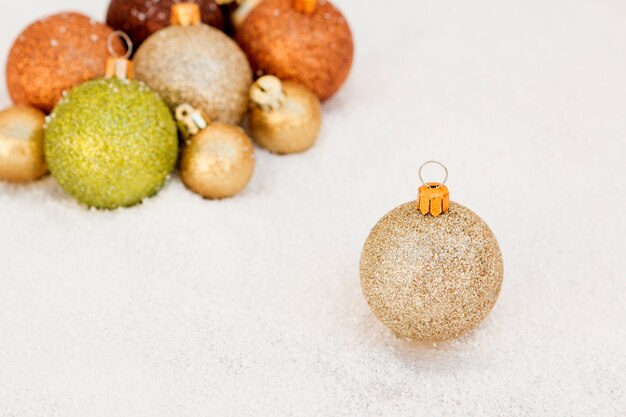 Bolas para la decoración del árbol de navidad.