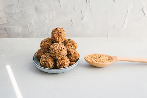 Bolas de energía en un plato