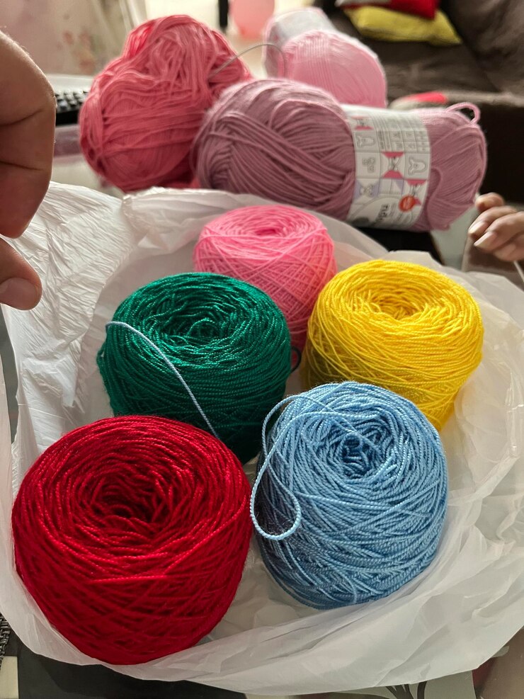 Bolas de hilo de lana de colores para proyectos de tejido y ganchillo